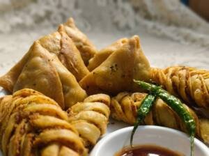 Crispy Aloo Samosa Designer Samosa 2.jpg 300x224